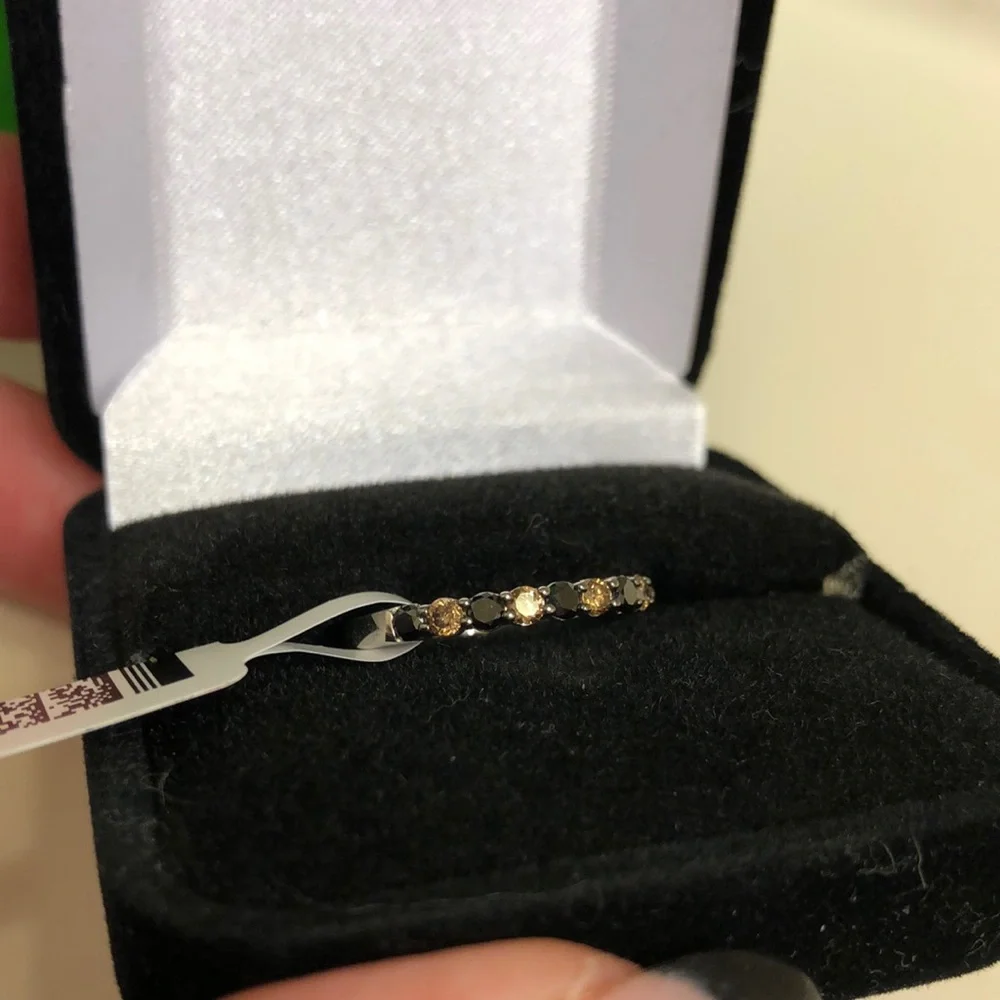 NEW! ✨GORGEOUS✨ Champagne and Black Diamond Ring - Picture 1 of 7